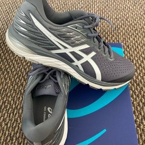 Mens asics running shoes.  Very good condition, like new